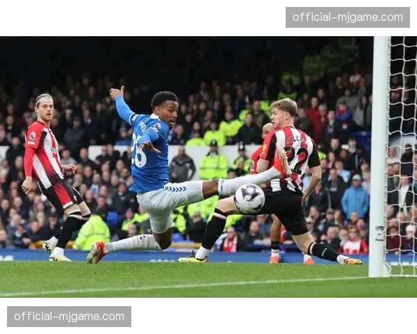 即时战报：布伦特福德1-1西汉姆联，托尼点射扳平比分