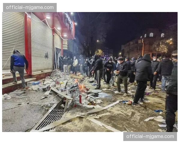 科隆检察院就此前球迷骚乱事件提起公诉，涉案五人被指控